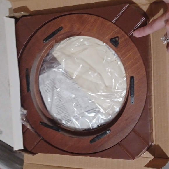 New Van Hygan & Smythe wooden circle plate frame hangers - Picture 5 of 6